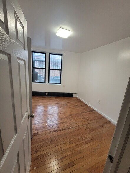 Building Photo - 2126 Newtown Ave