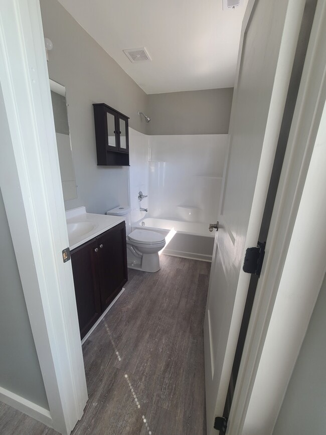 Building Photo - 5719 Mulberry St