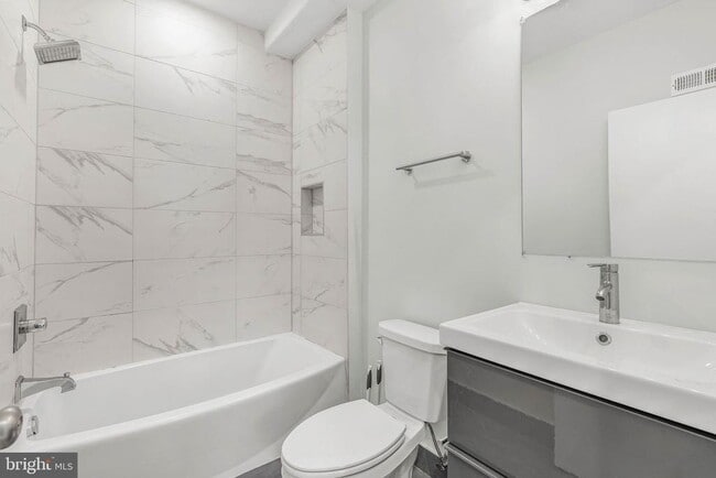 Building Photo - 2153 N Franklin St