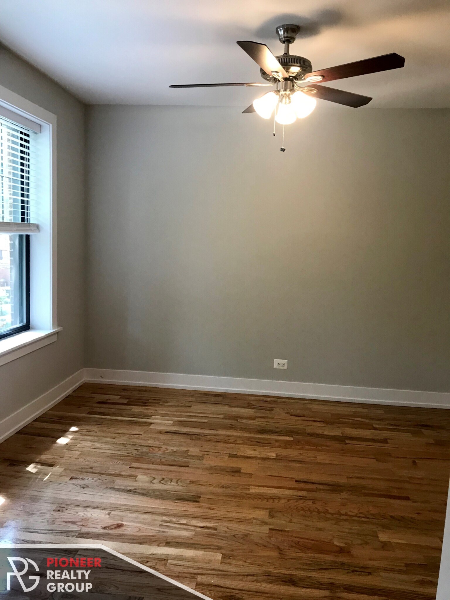 Building Photo - 1450 W Byron Ave