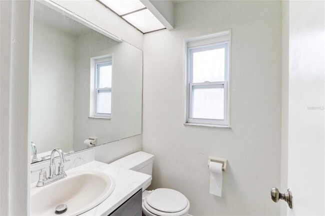 Building Photo - 16107 Country Crossing Dr