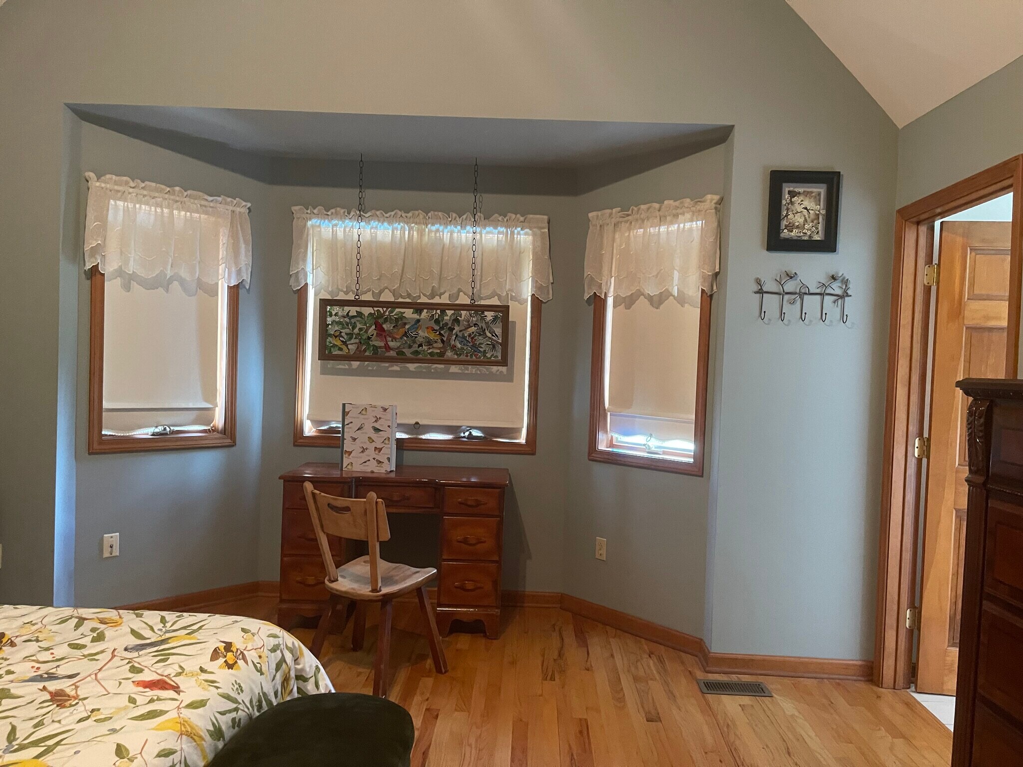 Desk - 7598 Ashlind Cir