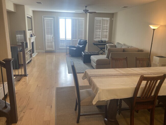 Building Photo - 6492 Bayview Dr