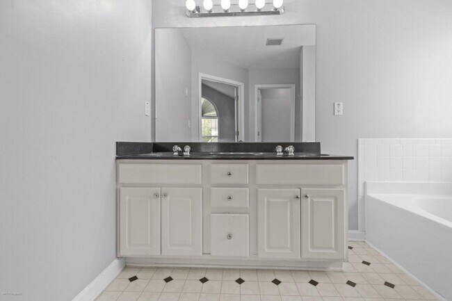 Building Photo - 2422 Temple View Dr