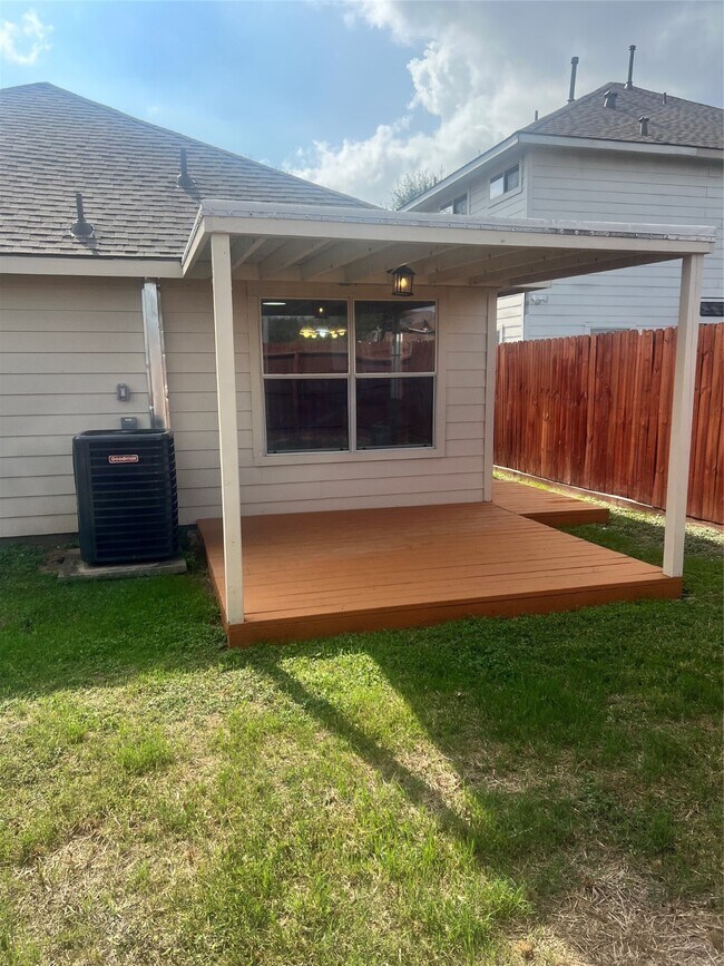 Building Photo - 5022 Canyon Blanco Dr