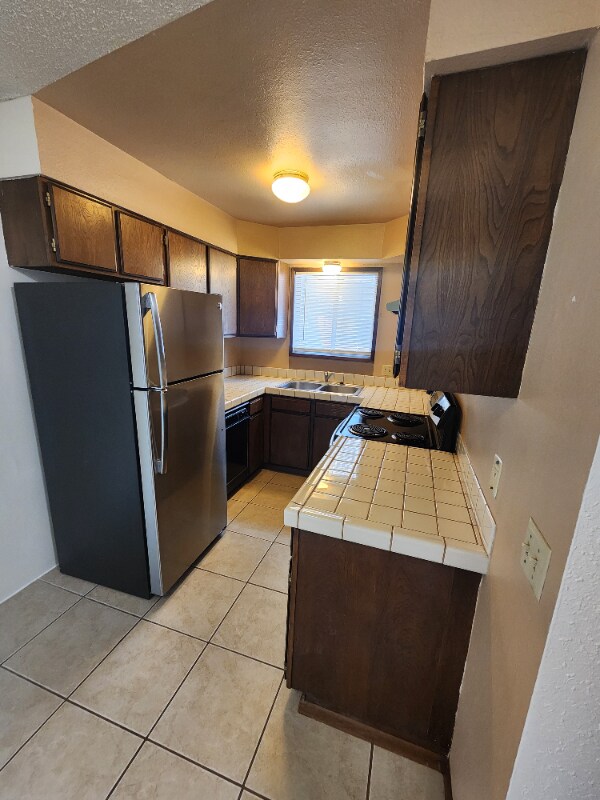 Building Photo - 1214 E 3rd St