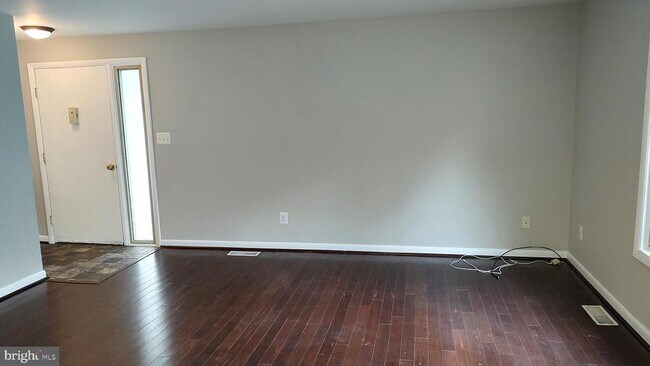 Building Photo - 35 Eastford Ct
