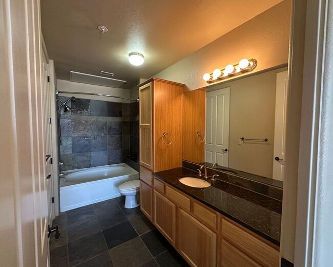 Building Photo - 1405 Vegas Verdes Dr
