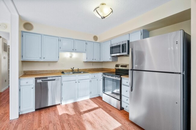 Building Photo - 152 Fairfield Dr