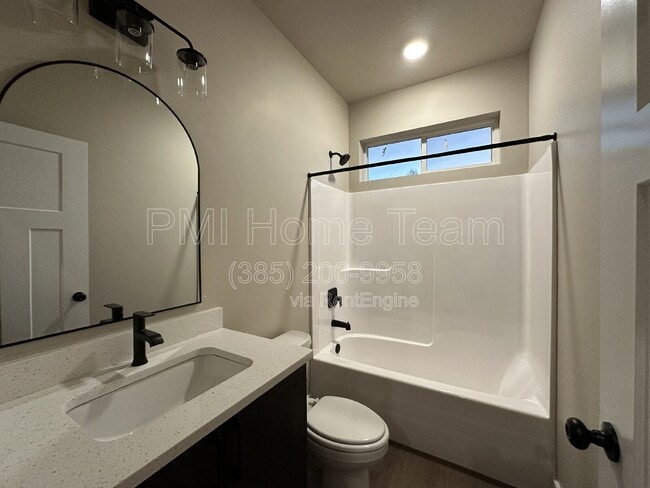 Building Photo - 1031 W 1000 N