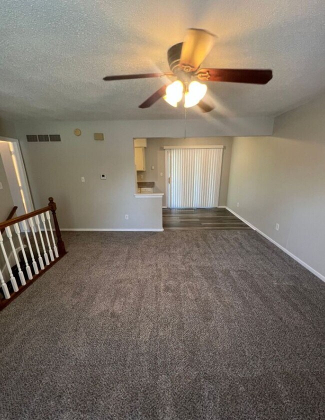 Building Photo - Spacious Split-Level Duplex in Lee’s Summit