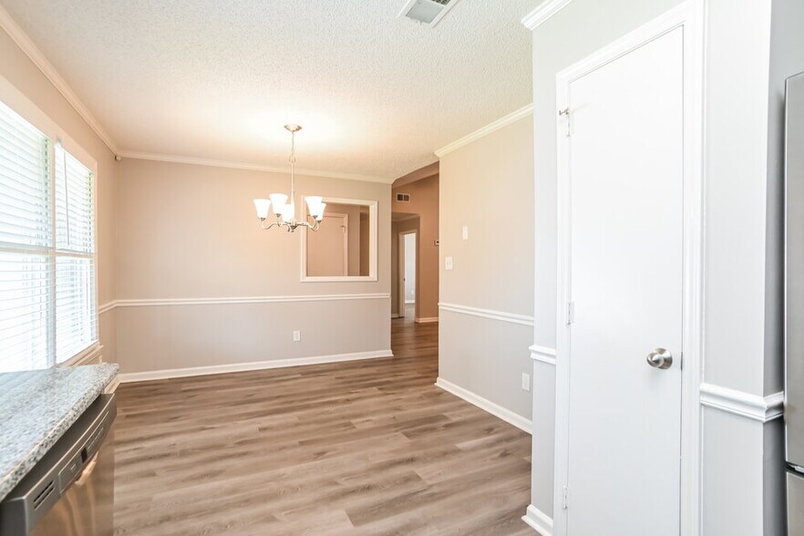 Building Photo - 4040 Coopersdale Rd