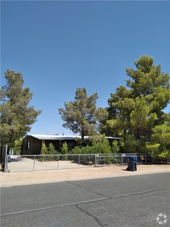 Building Photo - 1365 E McVicar Ave