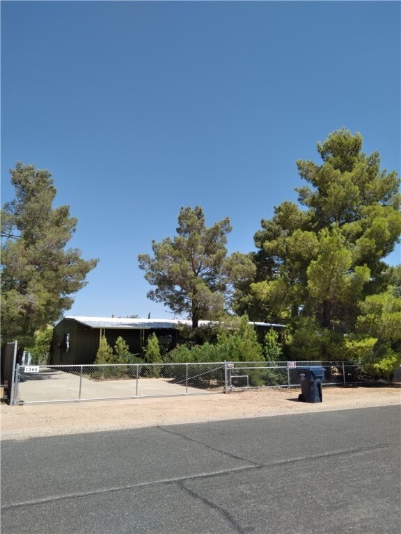 Primary Photo - 1365 E McVicar Ave