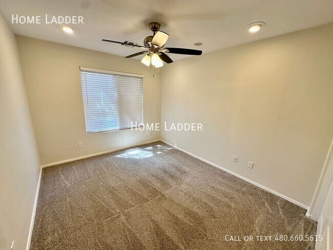 Building Photo - 1028 S Roca St