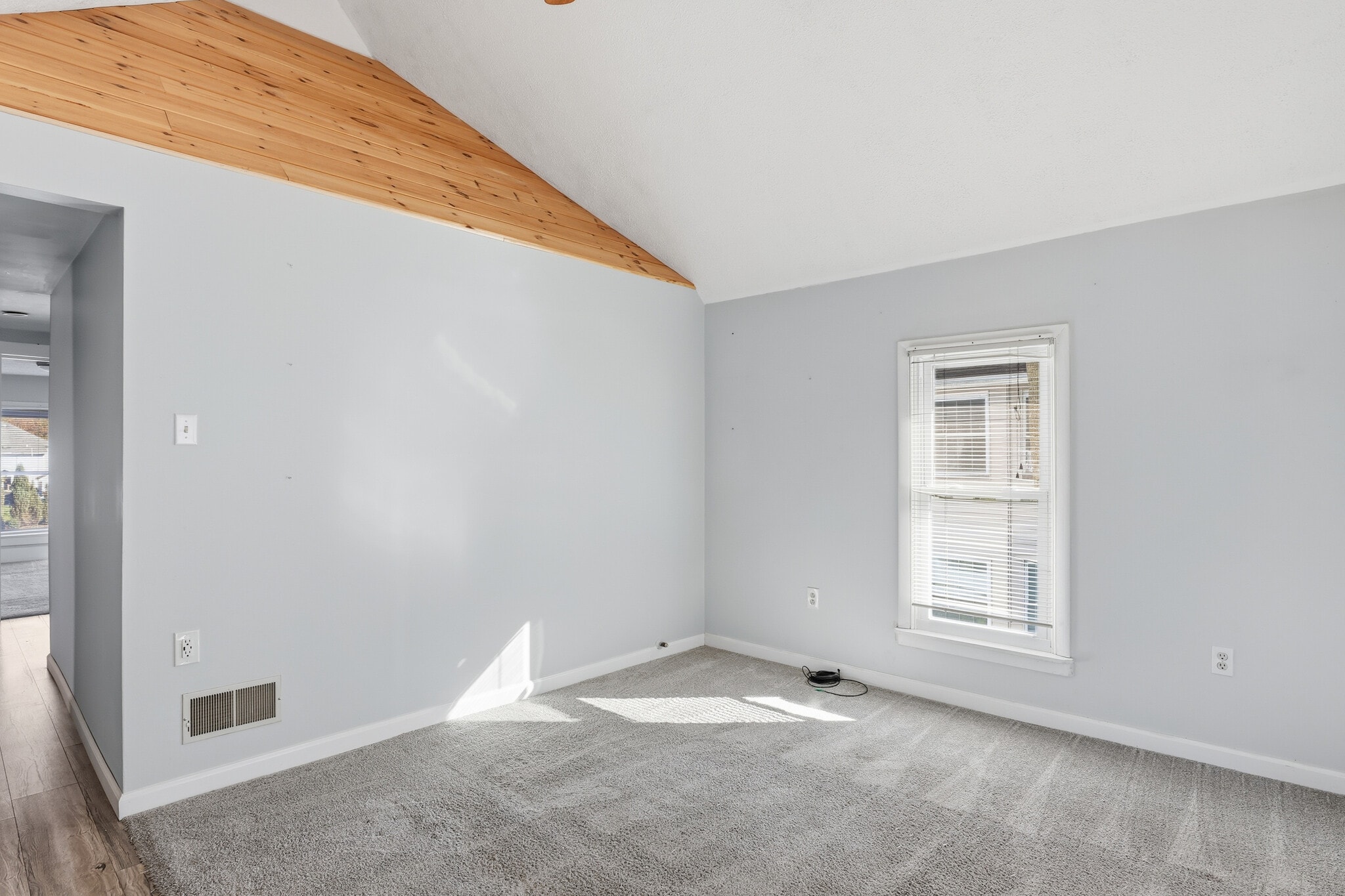 Living room - 216 W William St