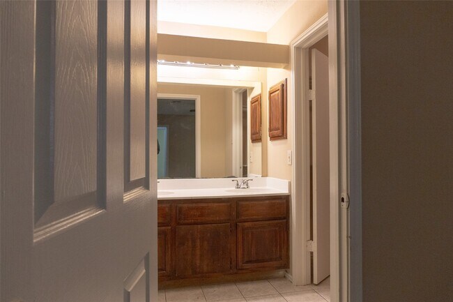 Building Photo - 8643 Causeway Dr
