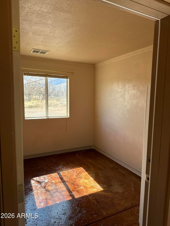 Building Photo - 5342 S San Pedro Ave