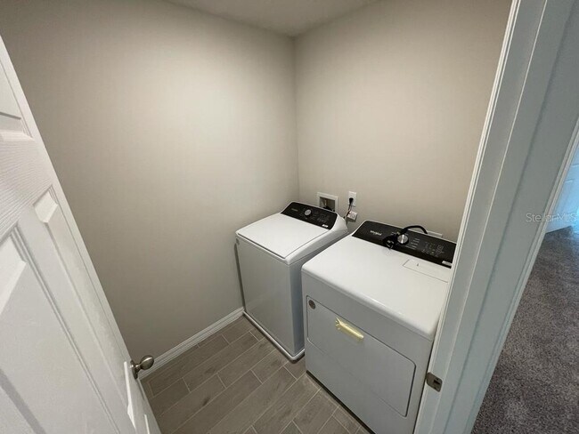 Building Photo - 407 Legacy Lp