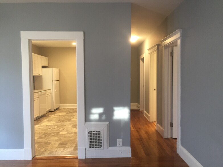 Building Photo - 48 Nesbit Avenue