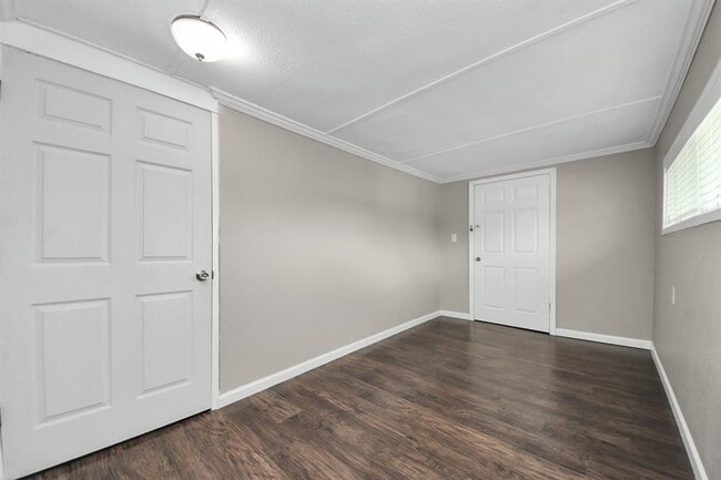 Building Photo - 5747 Turtle Creek Rd