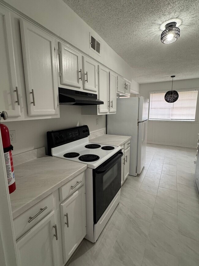 Building Photo - 7929 Steven Franklin Dr