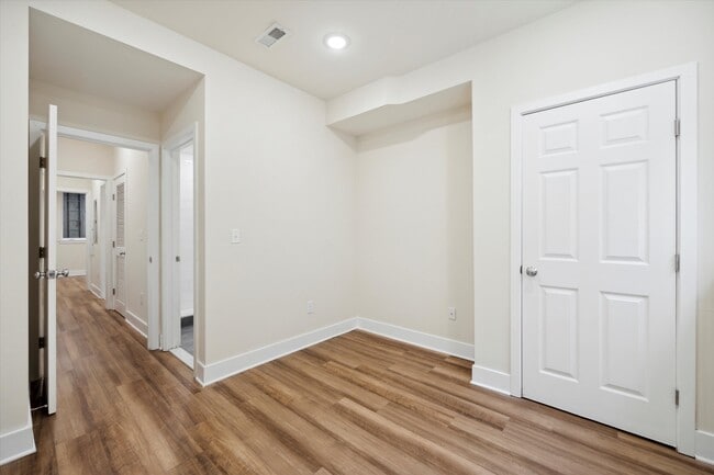 Building Photo - 1519 N Sydenham St