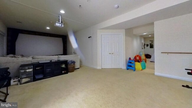 Building Photo - 16858 Panorama Dr