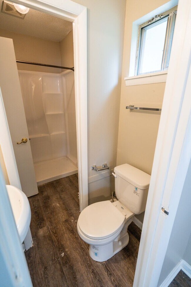 Building Photo - Cute 3 bed 2 bath on the SE side of Tallahassee