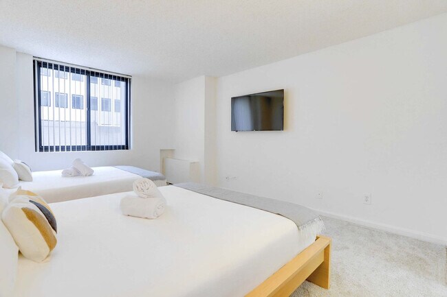 Building Photo - 320 23rd St S