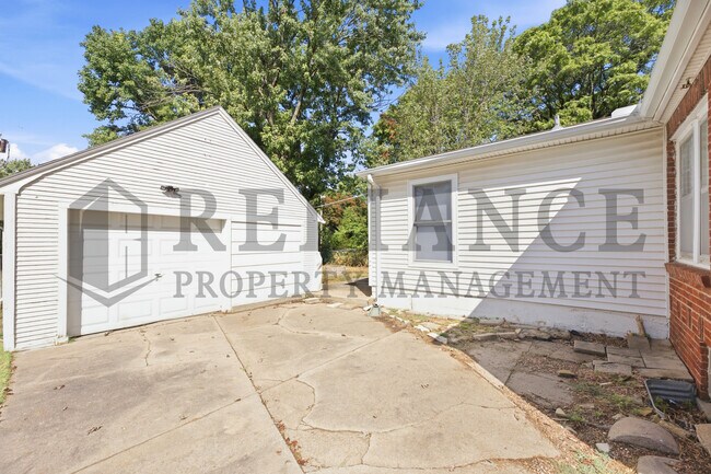 Building Photo - 737 S Lorraine Ave