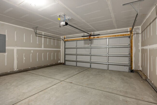 Building Photo - New constructed 5 bed 3 Bath Inman SC