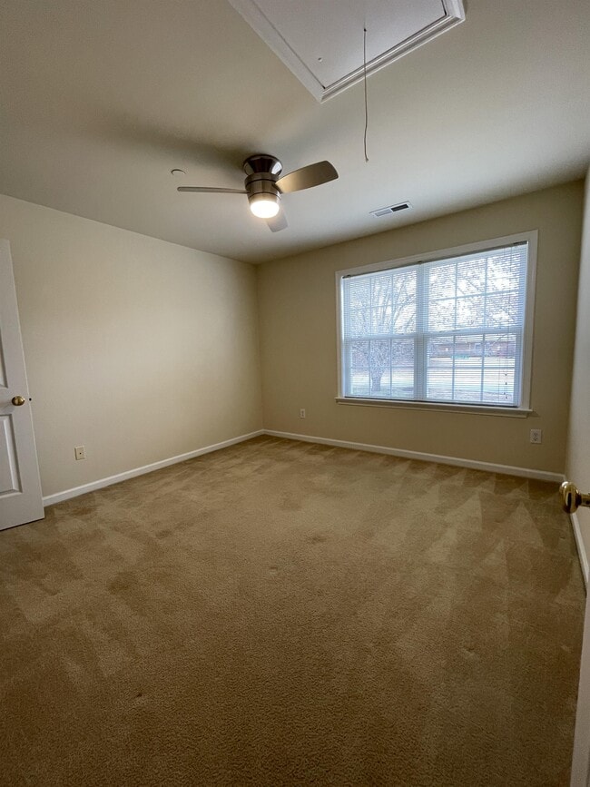 Building Photo - 1050 Somer Chase Ct