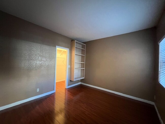 Building Photo - beautiful 2 bedroom condo