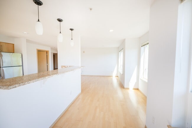 Building Photo - 424 N 85th St
