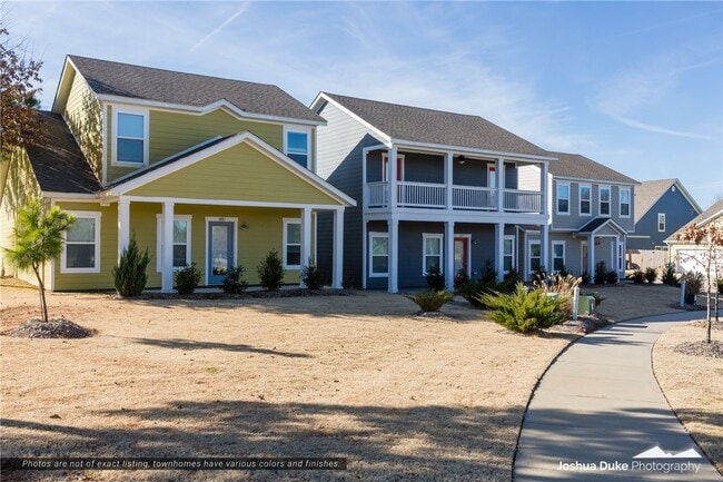 Building Photo - 1636 N Golf Club Dr