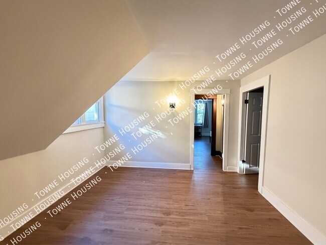 Building Photo - 99 Custer St