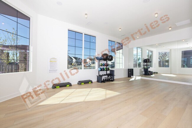 Building Photo - 813 Basswood Gln Trl