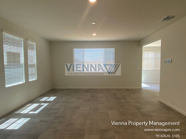 Building Photo - 724 Lincolnshire Cir
