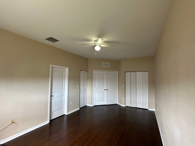 Building Photo - 3532 NW 29th Ct