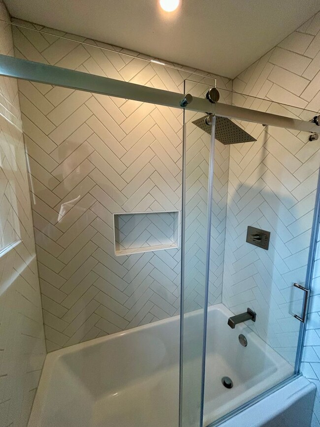 Building Photo - 3001 Guenevere Dr