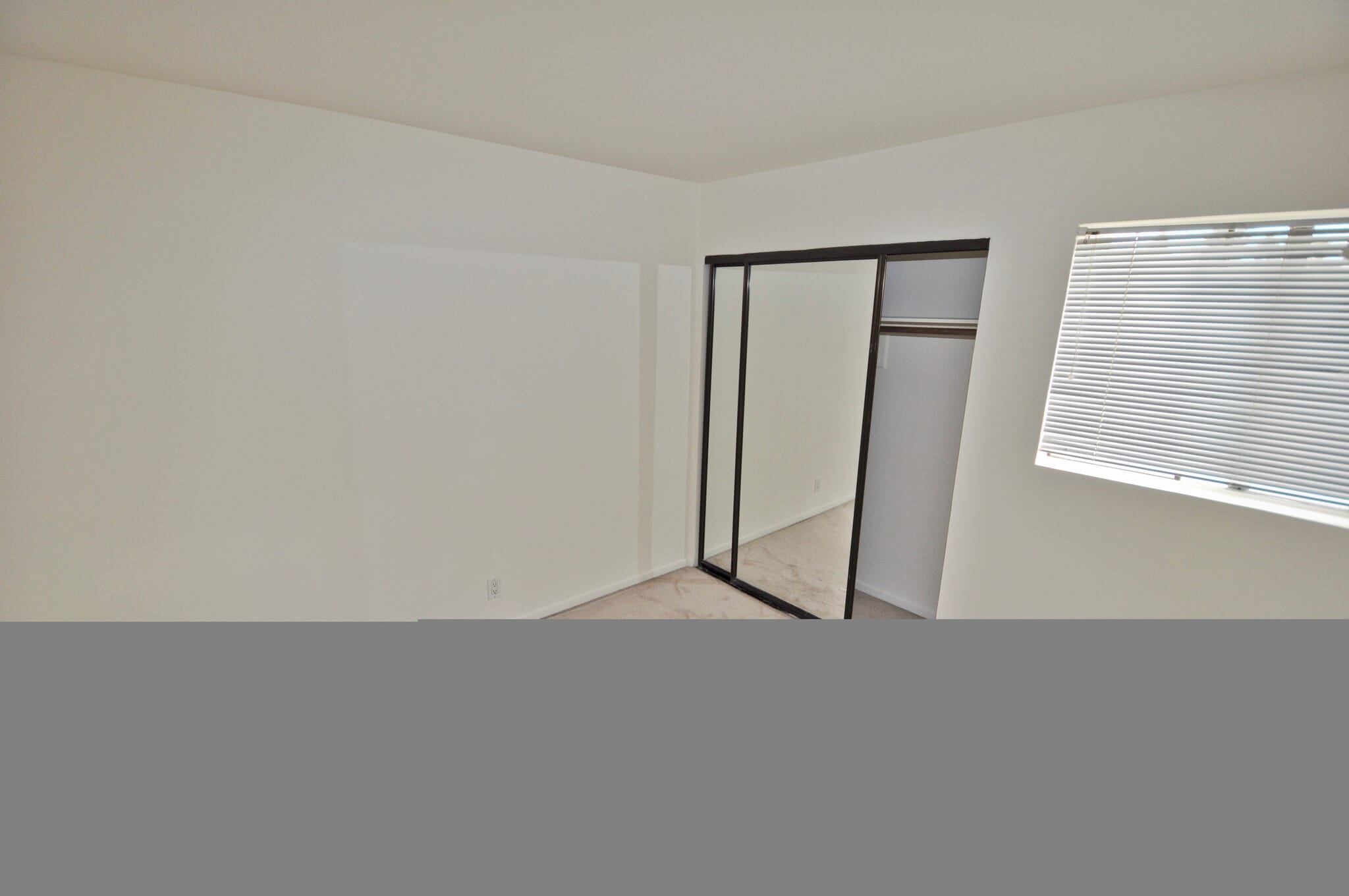 Building Photo - 4063 La Salle Ave