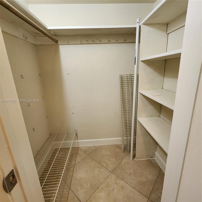 Building Photo - 2170 NE 51st Ct