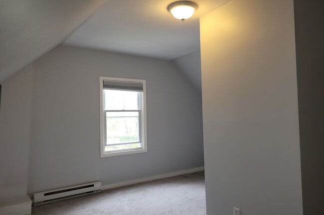 Building Photo - 115 Maolis Ave