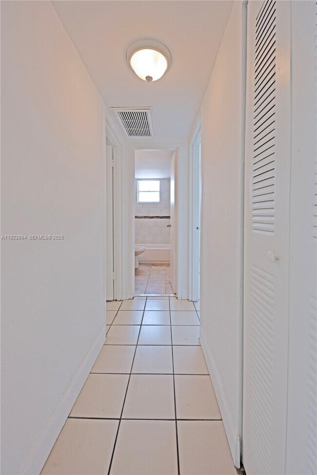 Building Photo - 4142 N Jefferson Ave