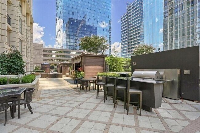 Building Photo - 2 Bedroom, 2 Bathroom Spacious Condo with Dining & Living Room within Heart of Buckhead