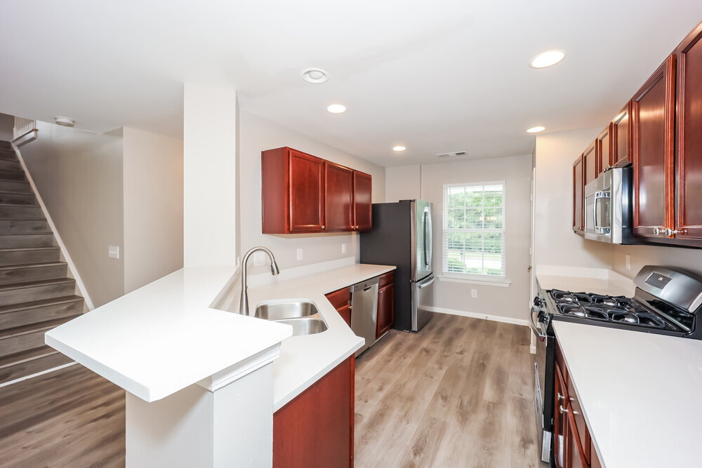 Building Photo - 2080 Valley Creek Dr