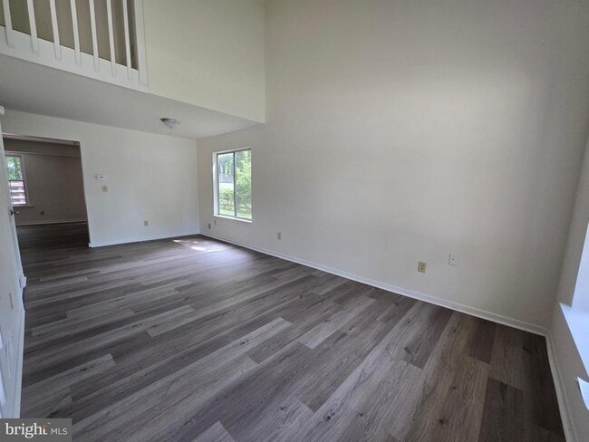 Building Photo - 1417 S Farmview Dr
