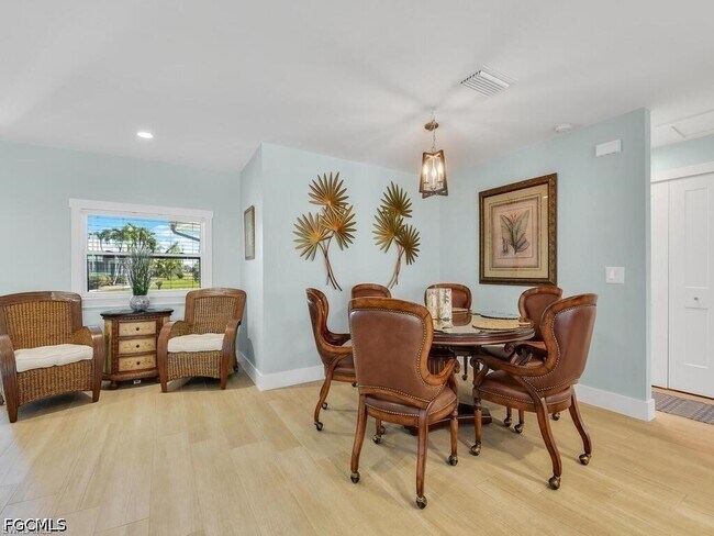 Building Photo - 3840 SE 13th Ave