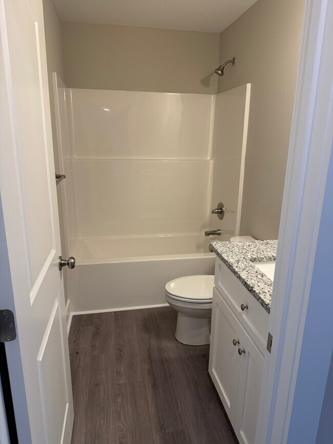 Building Photo - 1002 Grace Ave